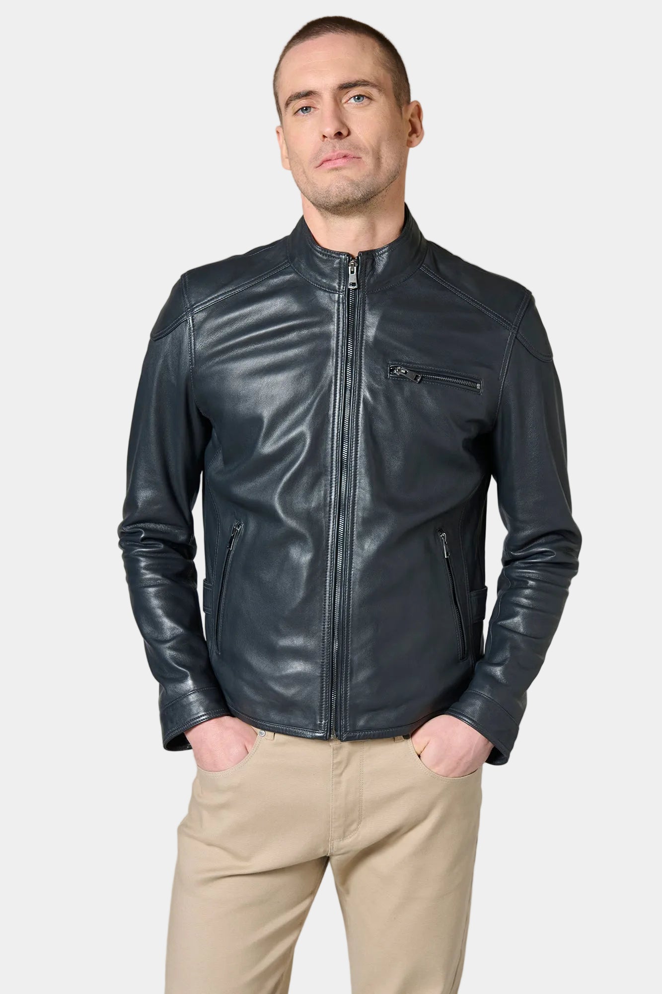 ligne jerem casual 
 ce blouson en cuir à col montant en maille, issu de la ligne jerem casual, est un indispensable pour allier style et confort. conçu en cuir de mouton, il...