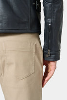 ligne jerem casual 
 ce blouson en cuir à col montant en maille, issu de la ligne jerem casual, est un indispensable pour allier style et confort. conçu en cuir de mouton, il...