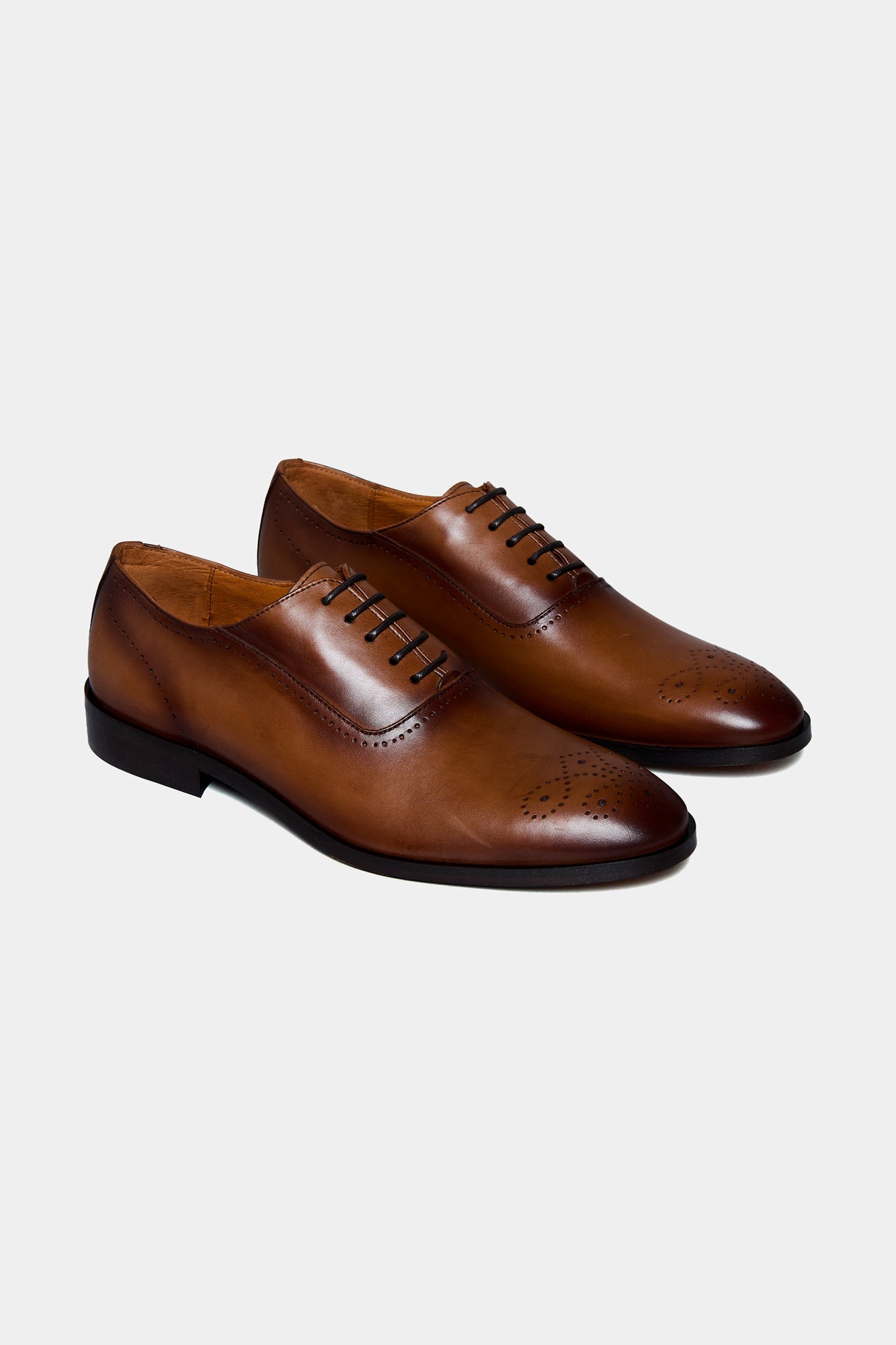 ligne jerem black   style élégant, raffiné   homme moderne, silhouette contemporaine, célébrations formelles   notre soulier imola est un richelieu élégant et raffiné grâce à...