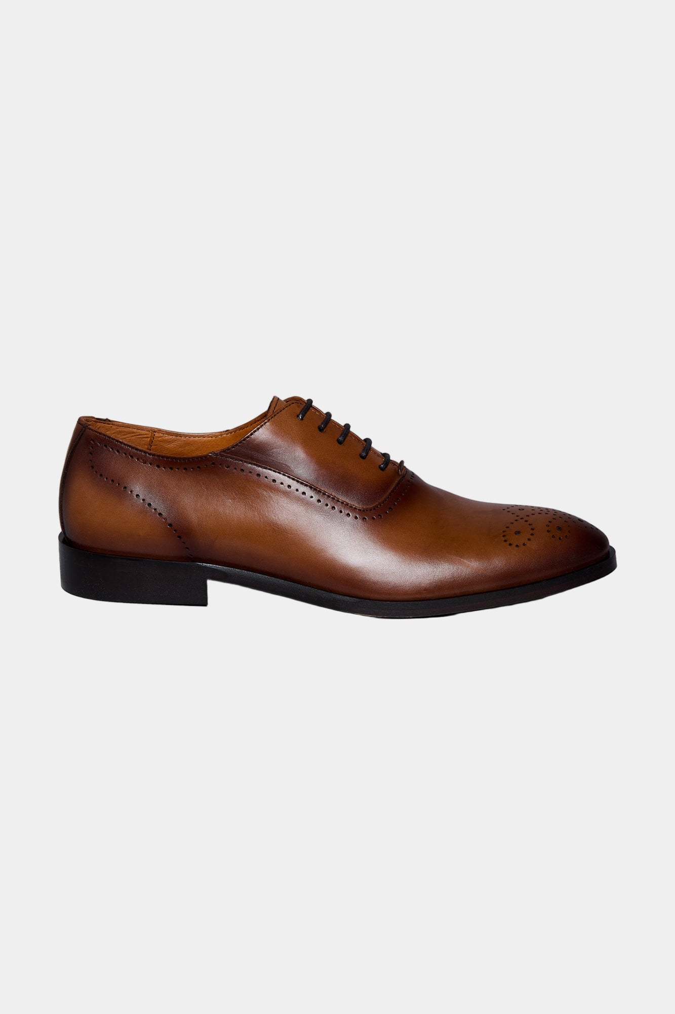ligne jerem black   style élégant, raffiné   homme moderne, silhouette contemporaine, célébrations formelles   notre soulier imola est un richelieu élégant et raffiné grâce à...