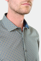 ligne casualwear 
 chemise en popeline de coton à imprimé floral 
 coupe confortable sans pinces au dos 
 col classique avec baleine amovible 
 poignets arrondis ajustables à...