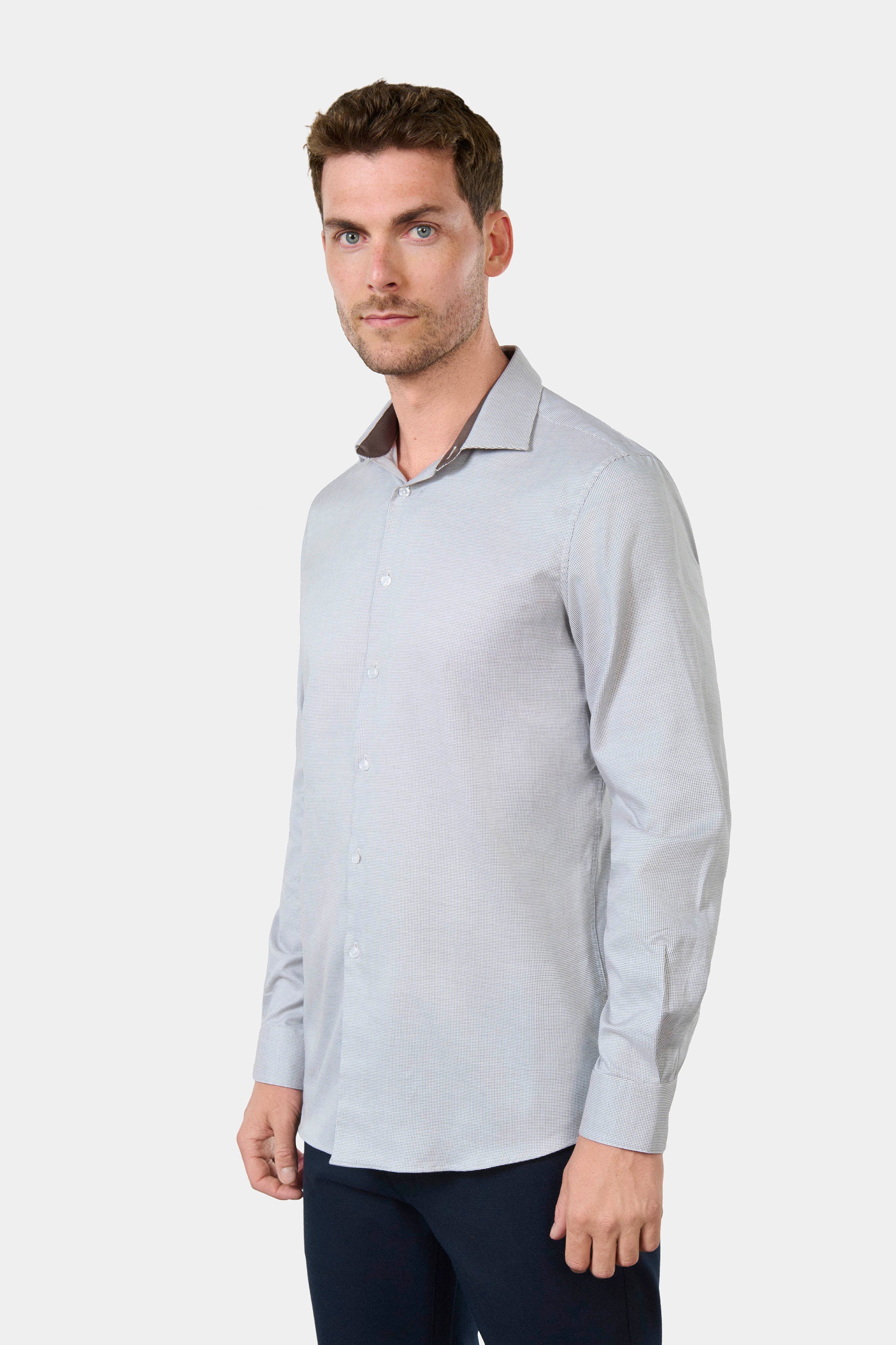 ligne jerem black   chemise bicolore texturée en coton   coupe ajustée avec pinces au dos   col semi-italien avec baleine amovible   poignets arrondis ajustables à deux bouto...