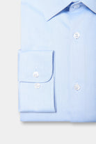 ligne jerem black   coupe ajustée avec pinces au dos   col classique avec baleine amovible   poignets mousquetaires à boutons de manchette en métal