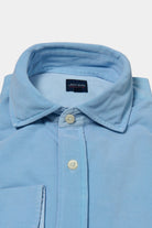 ligne casualwear 
 chemise en pur lin 
 coupe confortable sans pinces au dos 
 col classique avec baleine amovible 
 poche plaquée poitrine cùté c’ur 
 poignets arrondis ajus...