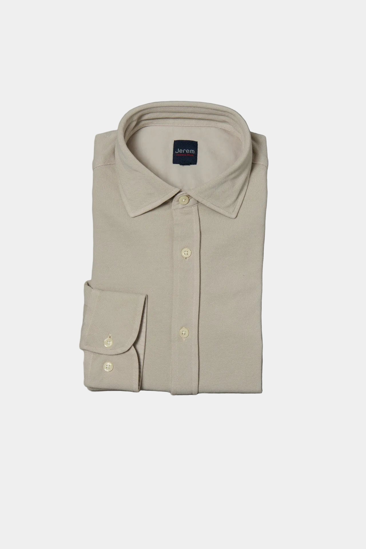 ligne casualwear 
 chemise en pur lin 
 coupe confortable sans pinces au dos 
 col classique avec baleine amovible 
 poche plaquée poitrine cùté c’ur 
 poignets arrondis ajus...