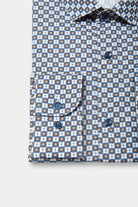 ligne jerem black 
 chemise imprimée à motifs géométriques 
 coupe ajustée avec pinces au dos 
 petit col italien avec baleine amovible 
 poignets carrés à un bouton 
 gros g...