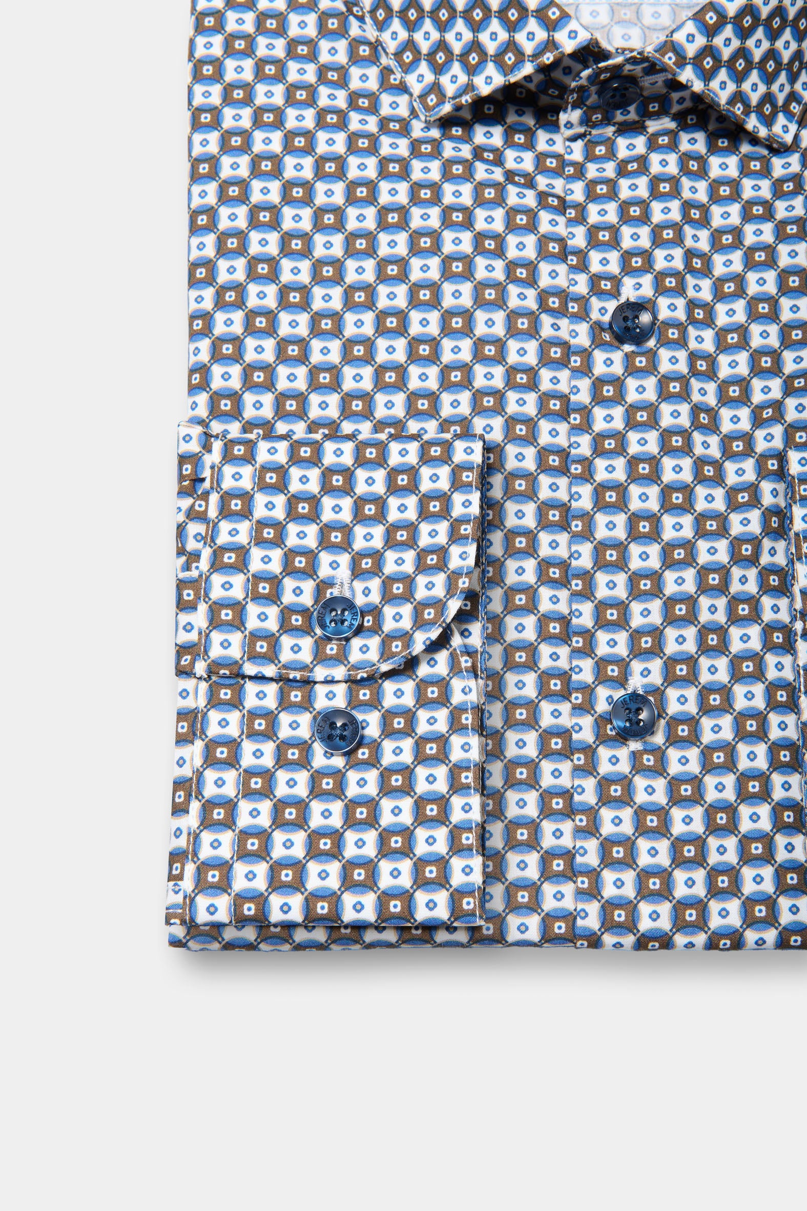 ligne jerem black 
 chemise imprimée à motifs géométriques 
 coupe ajustée avec pinces au dos 
 petit col italien avec baleine amovible 
 poignets carrés à un bouton 
 gros g...