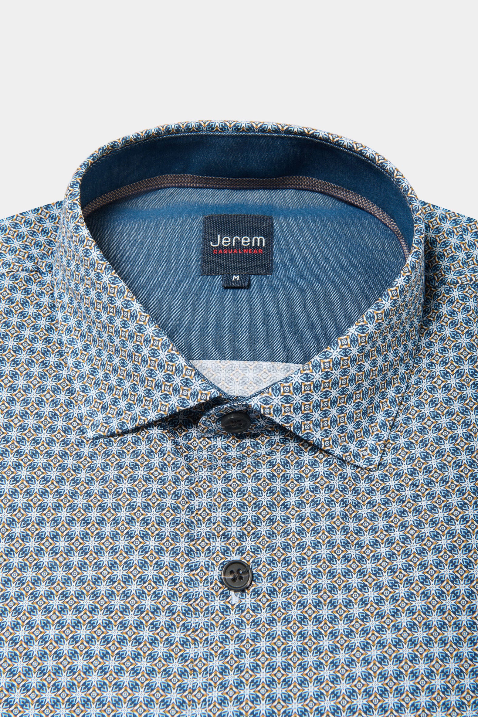 ligne casualwear 
 chemise en popeline de coton à imprimé fantaisie 
 coupe confortable sans pinces au dos 
 col classique avec baleine amovible 
 poignets arrondis ajustable...