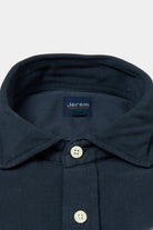 ligne casualwear 
 chemise en pur lin 
 coupe confortable sans pinces au dos 
 col classique avec baleine amovible 
 poche plaquée poitrine cùté c’ur 
 poignets arrondis ajus...