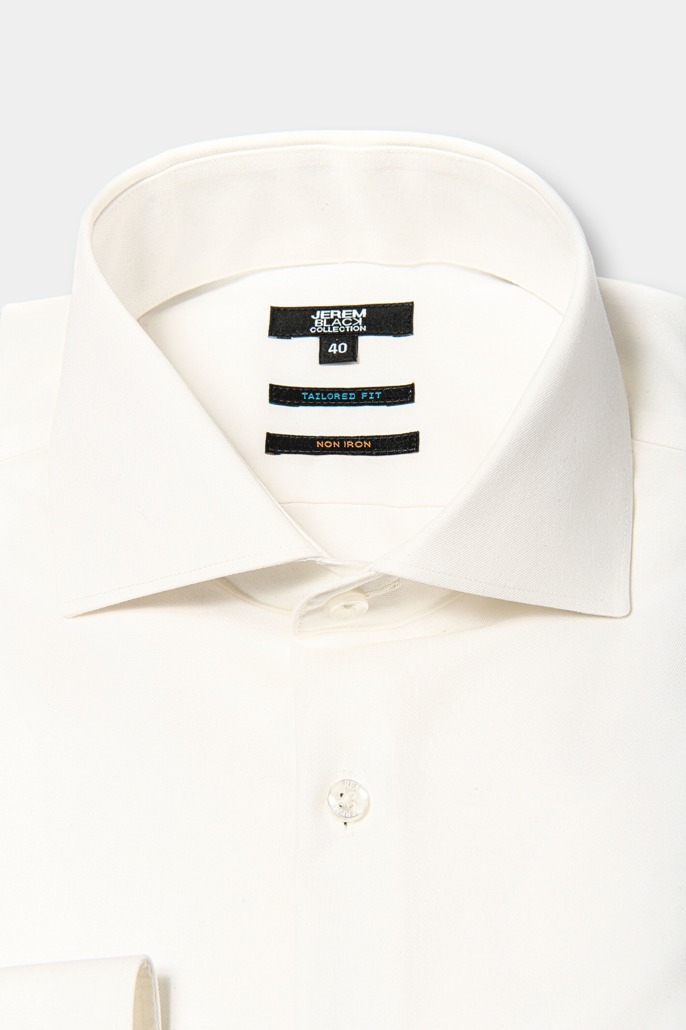 ligne jerem black   coupe ajustée avec pinces au dos   col classique avec baleine amovible   poignets arrondis ajustables à deux boutons