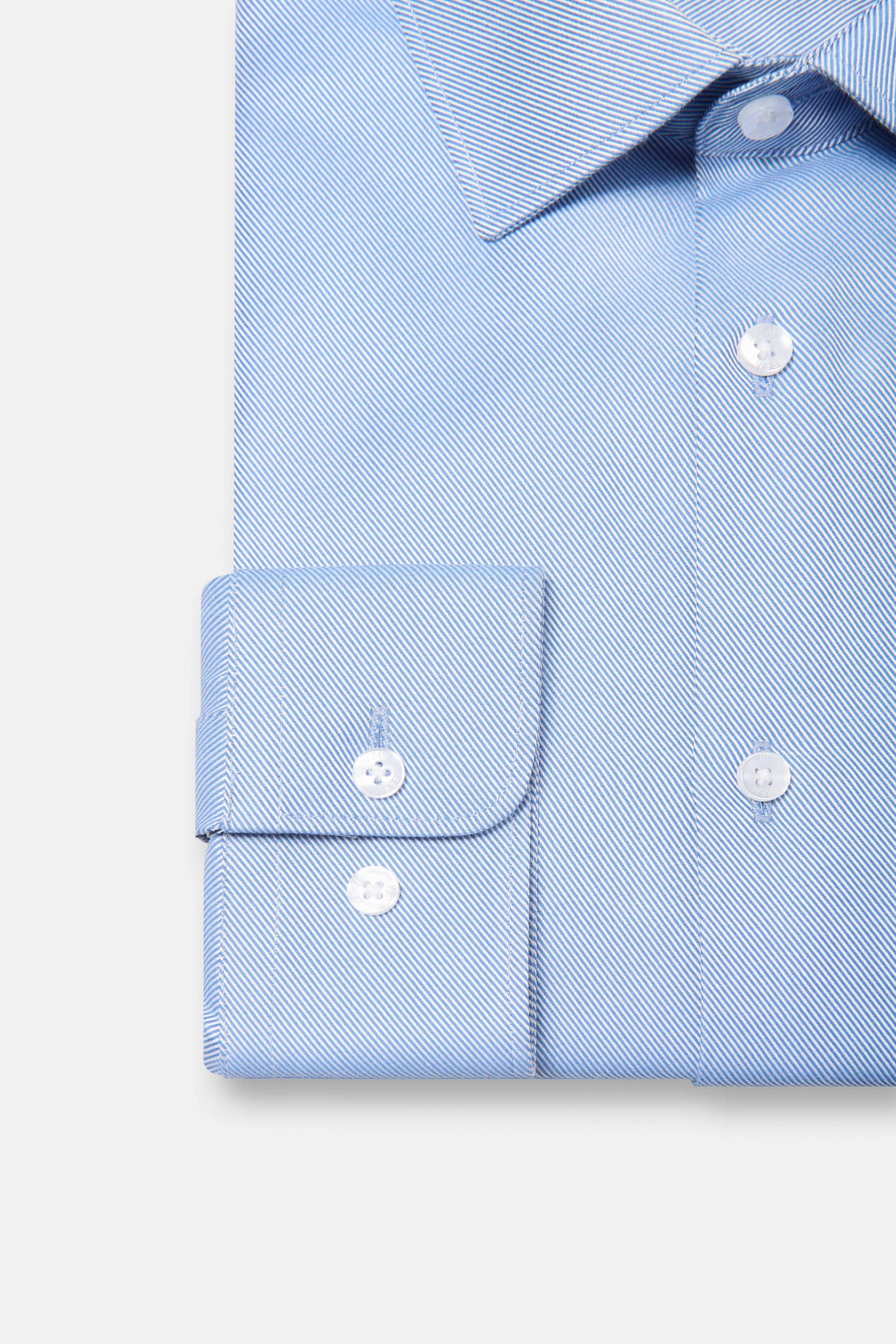 ligne jerem black 
 chemise coupe confort sans pinces au dos 
 col classique avec baleine amovible 
 poignets arrondis ajustables à deux boutons