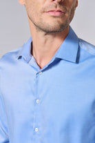 ligne jerem black 
 chemise coupe confort sans pinces au dos 
 col classique avec baleine amovible 
 poignets arrondis ajustables à deux boutons