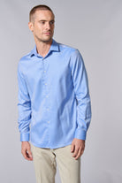 ligne jerem black 
 chemise coupe confort sans pinces au dos 
 col classique avec baleine amovible 
 poignets arrondis ajustables à deux boutons