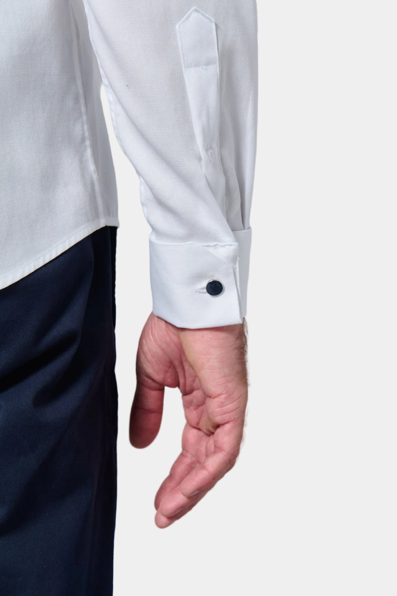 ligne jerem black 
 coupe droite pour un style intemporel 
 tissu pur lin chiné 
 hausse de ceinture sartoriale 
 fermeture avec zip et crochet sous-patte 
 poches italiennes...