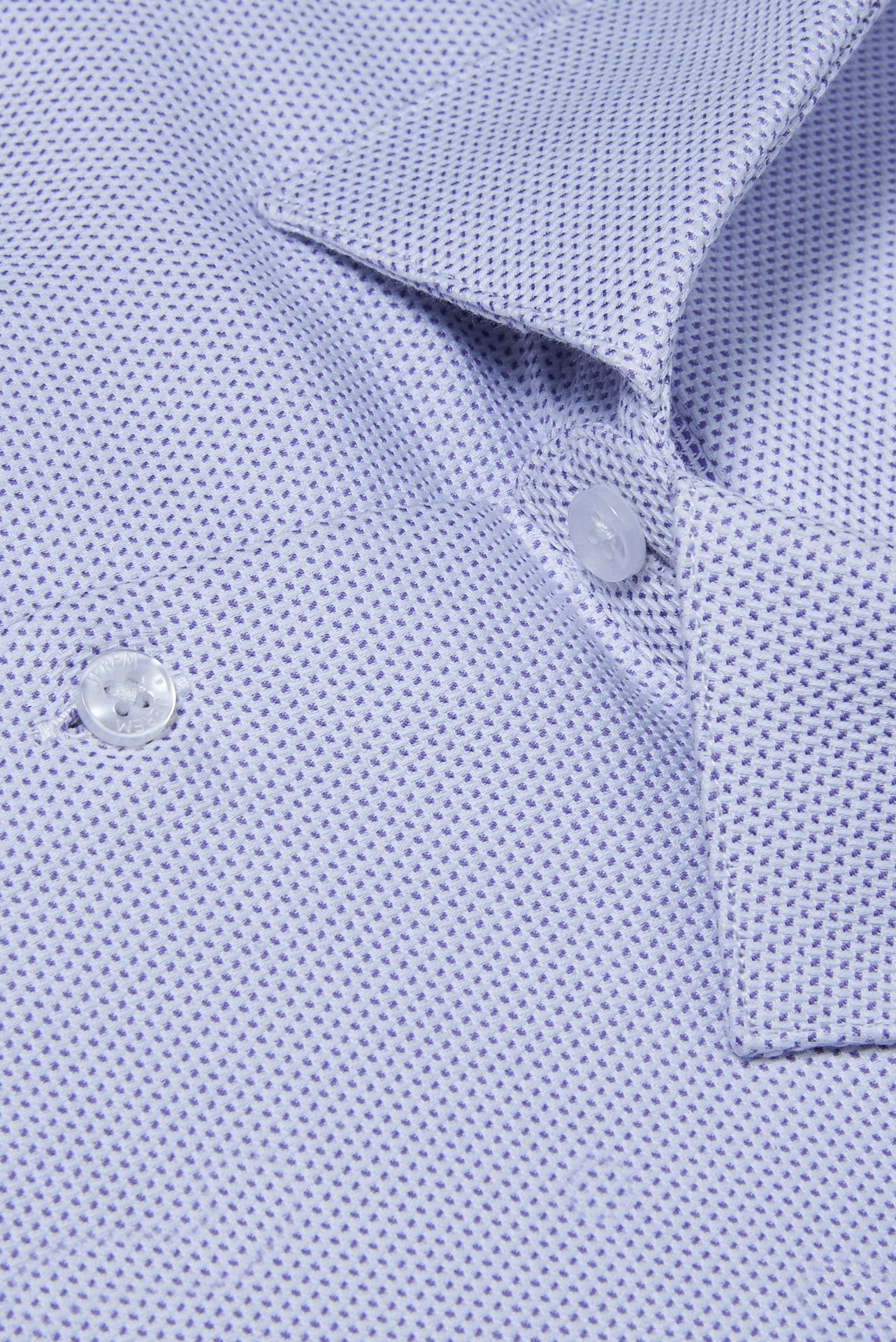 ligne jerem black 
 coupe droite sans pinces au dos 
 col classique avec baleine amovible 
 poignets arrondis ajustables à deux boutons