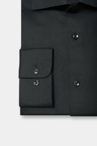 ligne jerem black   coupe ajustée avec pinces au dos   col classique avec baleine amovible   poignets arrondis ajustables à deux boutons