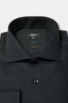 ligne jerem black   coupe ajustée avec pinces au dos   col classique avec baleine amovible   poignets arrondis ajustables à deux boutons