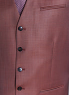 ligne toofashion 
 la taille s’ajuste parfaitement grâce à sa patte de réglage 
 boutonnage simple 
 entièrement doublée 
 à associer à la veste et au pantalon du même tissu ...