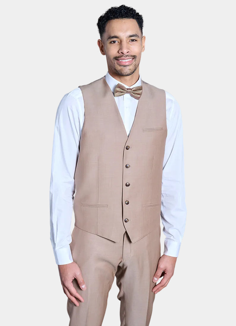 ligne toofashion 
 la taille s’ajuste parfaitement grâce à sa patte de réglage 
 boutonnage simple 
 entièrement doublée 
 à associer à la veste et au pantalon du même tissu ...