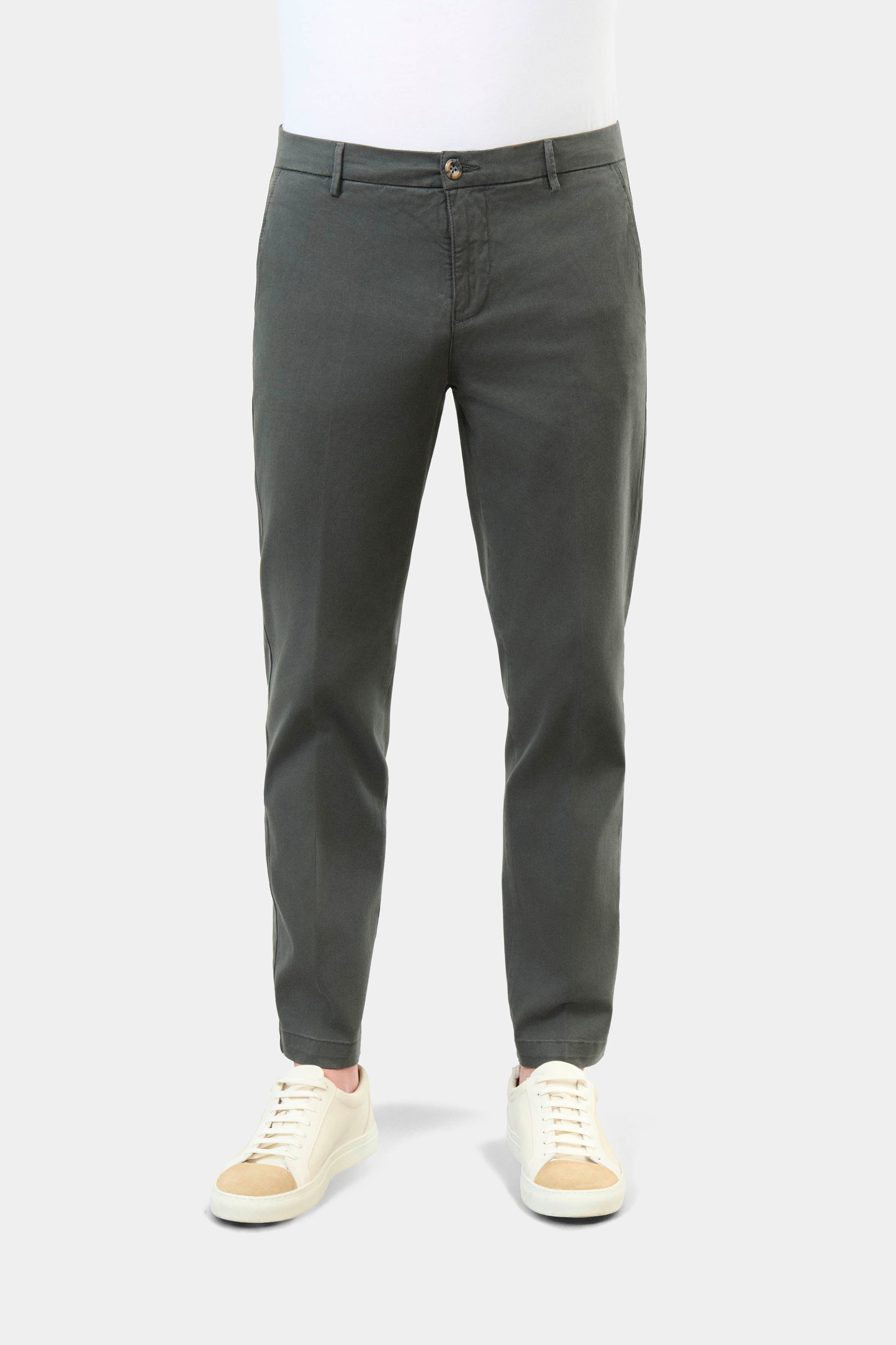 ligne jerem black 
 coupe droite et légèrement ajustée 
 piqué stretch bicolore texturé 
 hausse de ceinture stretch 
 fermeture éclair 
 poches italiennes surpiquées à l’ava...