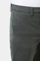 ligne jerem black 
 coupe droite et légèrement ajustée 
 piqué stretch bicolore texturé 
 hausse de ceinture stretch 
 fermeture éclair 
 poches italiennes surpiquées à l’ava...