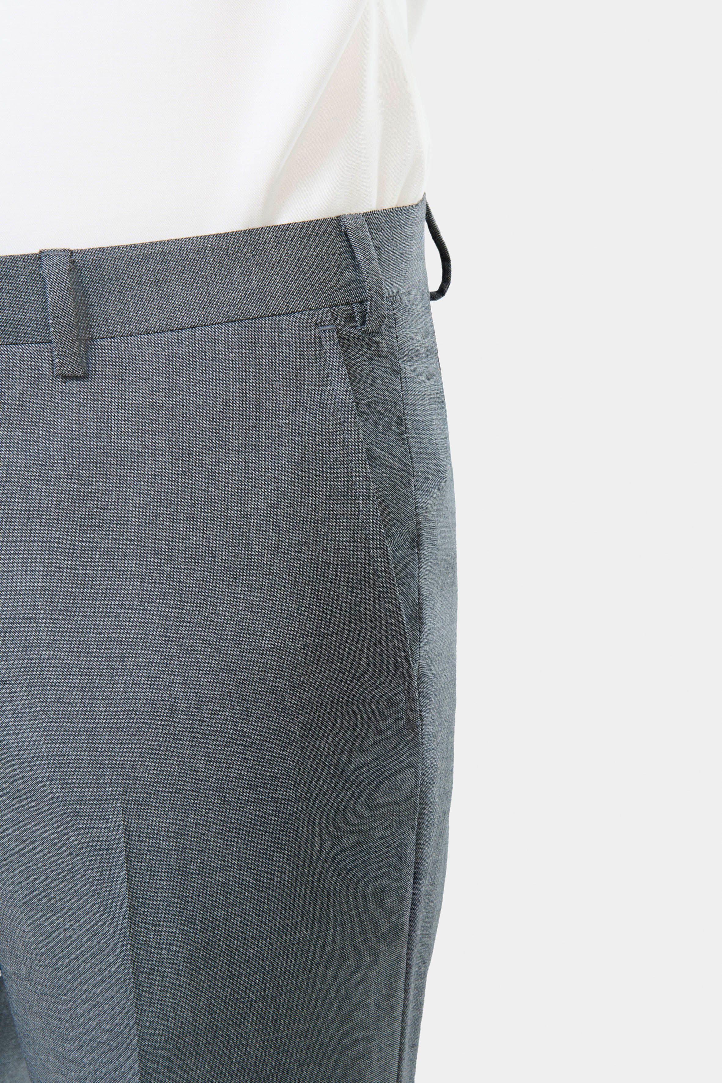 ligne jerem black 
 coupe confortable qui souligne votre carrure 
 tissu protecteur avec finition déperlante et barrière anti-vent 
 col à capuche intérieur matelassé 
 ferme...