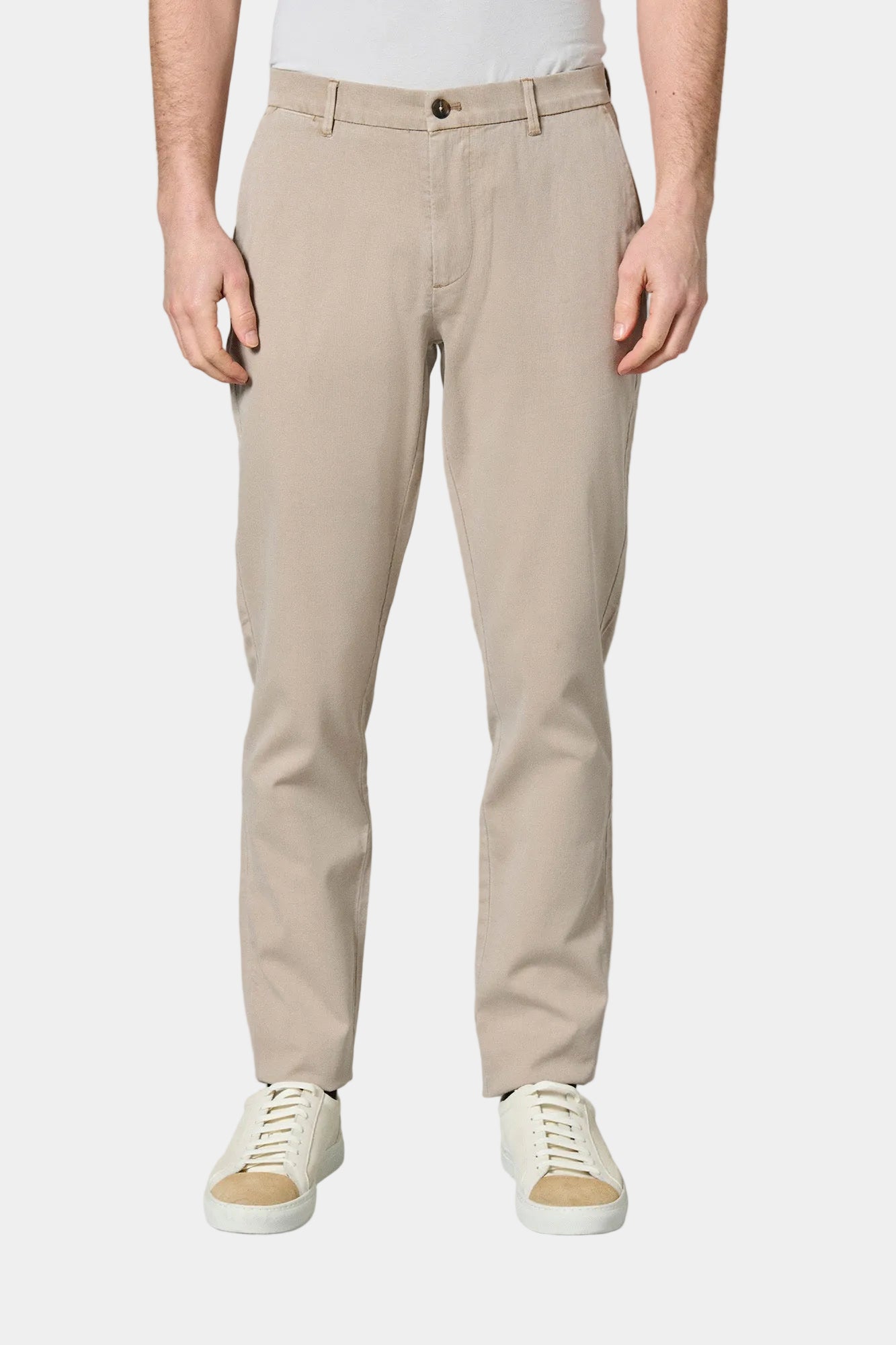 ligne jerem casual 
 coupe droite et légèrement ajustée à pince 
 sergé faux-uni de lin stretch mélangé 
 hausse de ceinture sartoriale stretch 
 pattes de serrage à boucle e...