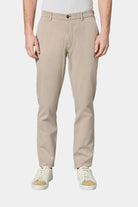 ligne jerem casual 
 coupe droite et légèrement ajustée à pince 
 sergé faux-uni de lin stretch mélangé 
 hausse de ceinture sartoriale stretch 
 pattes de serrage à boucle e...