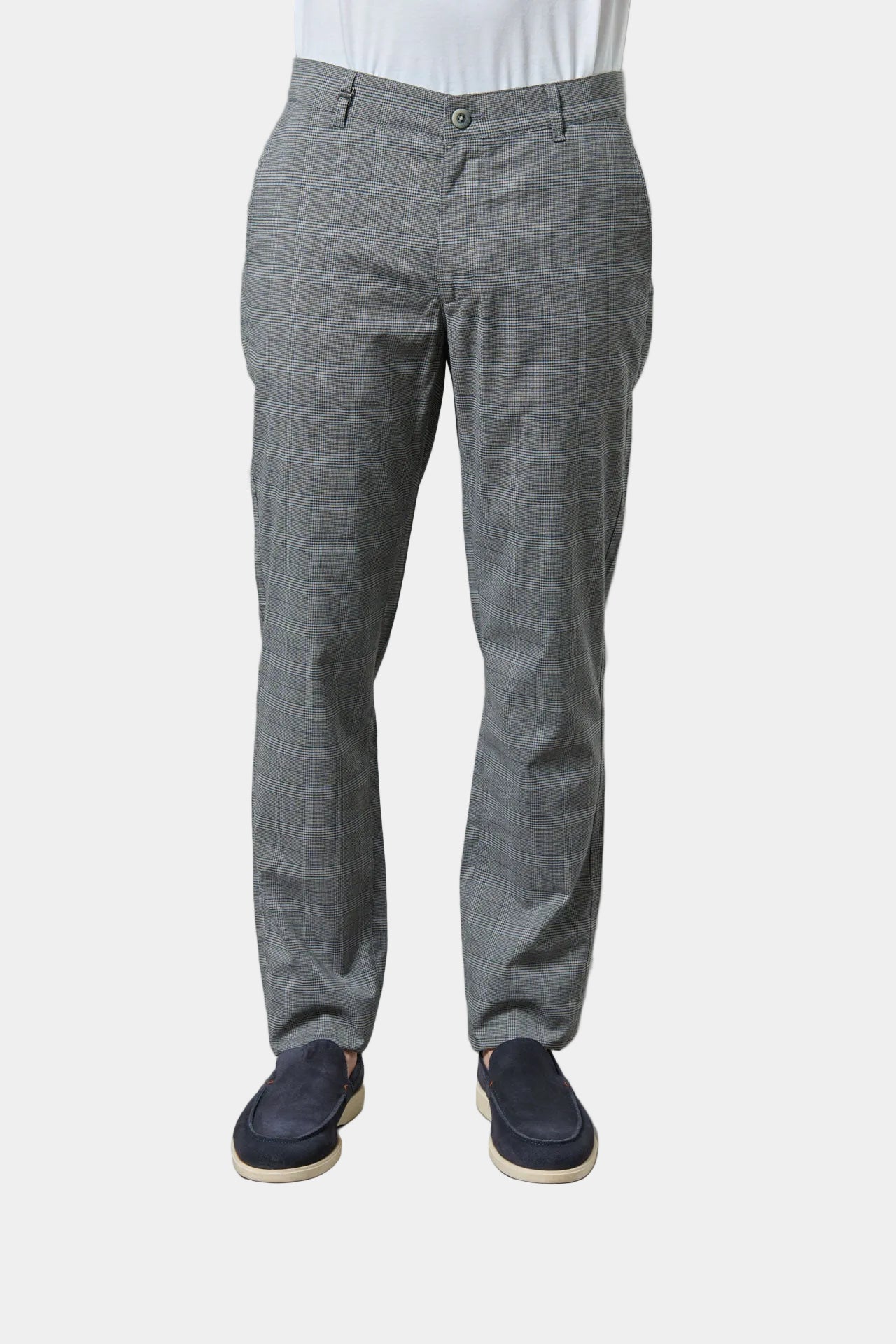 ligne jerem casual 
 coupe droite et légèrement ajustée 
 tissu stretch pour un maximum de confort 
 hausse de ceinture stretch 
 fermeture éclair 
 poches italiennes surpiqu...