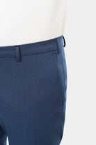 ligne jerem black   coupe droite pour un style intemporel   fermeture à agrafes et zip   poches italiennes à l’avant et poches passepoilées à bouton au dos   hausse de ceintu...