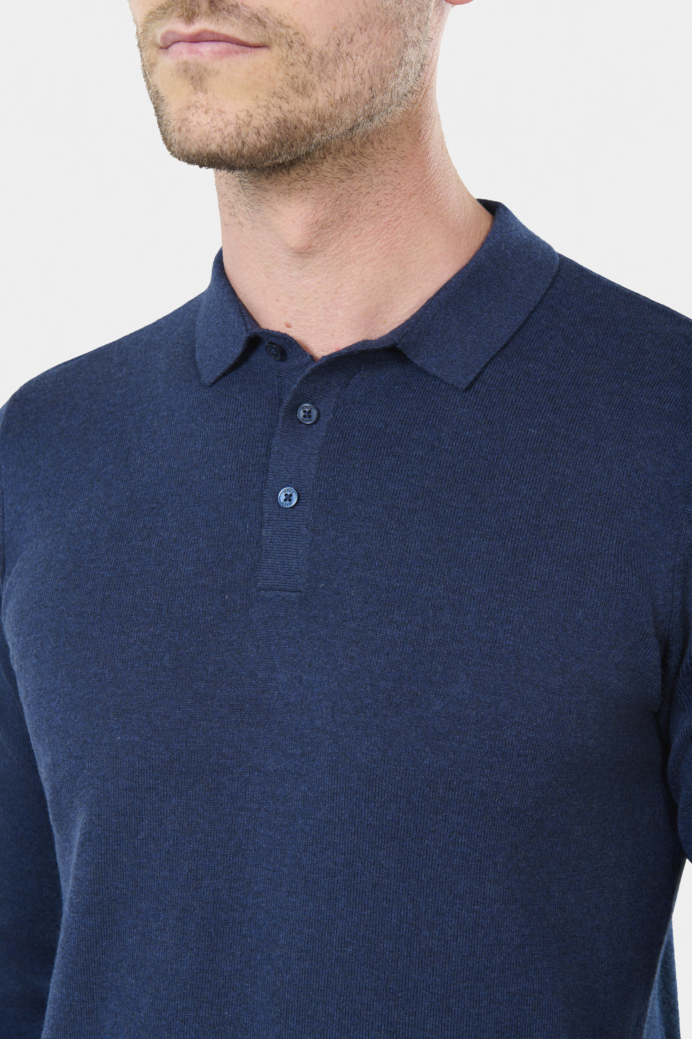 ligne jerem casual 
 coupe droite pour une silhouette élancée 
 maille jersey 288g/m² 
 col polo 
 fermeture à 3 boutons siglé toofashion 
 manches longues 
 bas du vêtement ...