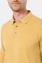 ligne jerem casual 
 col classique 
 fermeture à 3 boutons 
 ligne fine contrasté sur patte de boutonnage 
 manche longue 
 bas de manche en bord cùte 
 fente cùté contrasté