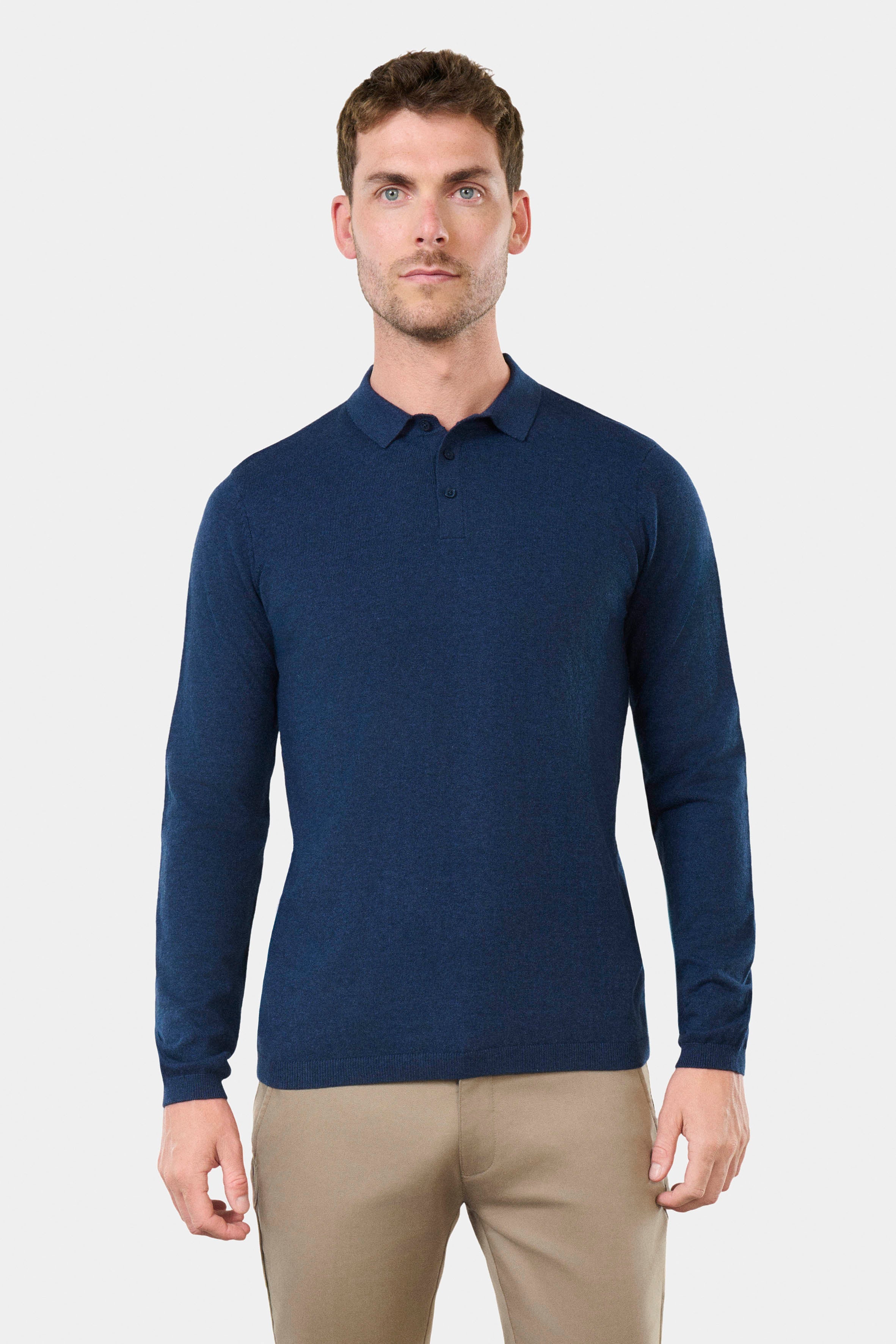 ligne jerem casual 
 coupe droite pour une silhouette élancée 
 maille jersey 288g/m² 
 col polo 
 fermeture à 3 boutons siglé toofashion 
 manches longues 
 bas du vêtement ...