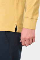 ligne jerem casual 
 col classique 
 fermeture à 3 boutons 
 ligne fine contrasté sur patte de boutonnage 
 manche longue 
 bas de manche en bord cùte 
 fente cùté contrasté