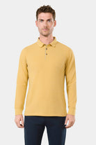 ligne jerem casual 
 col classique 
 fermeture à 3 boutons 
 ligne fine contrasté sur patte de boutonnage 
 manche longue 
 bas de manche en bord cùte 
 fente cùté contrasté