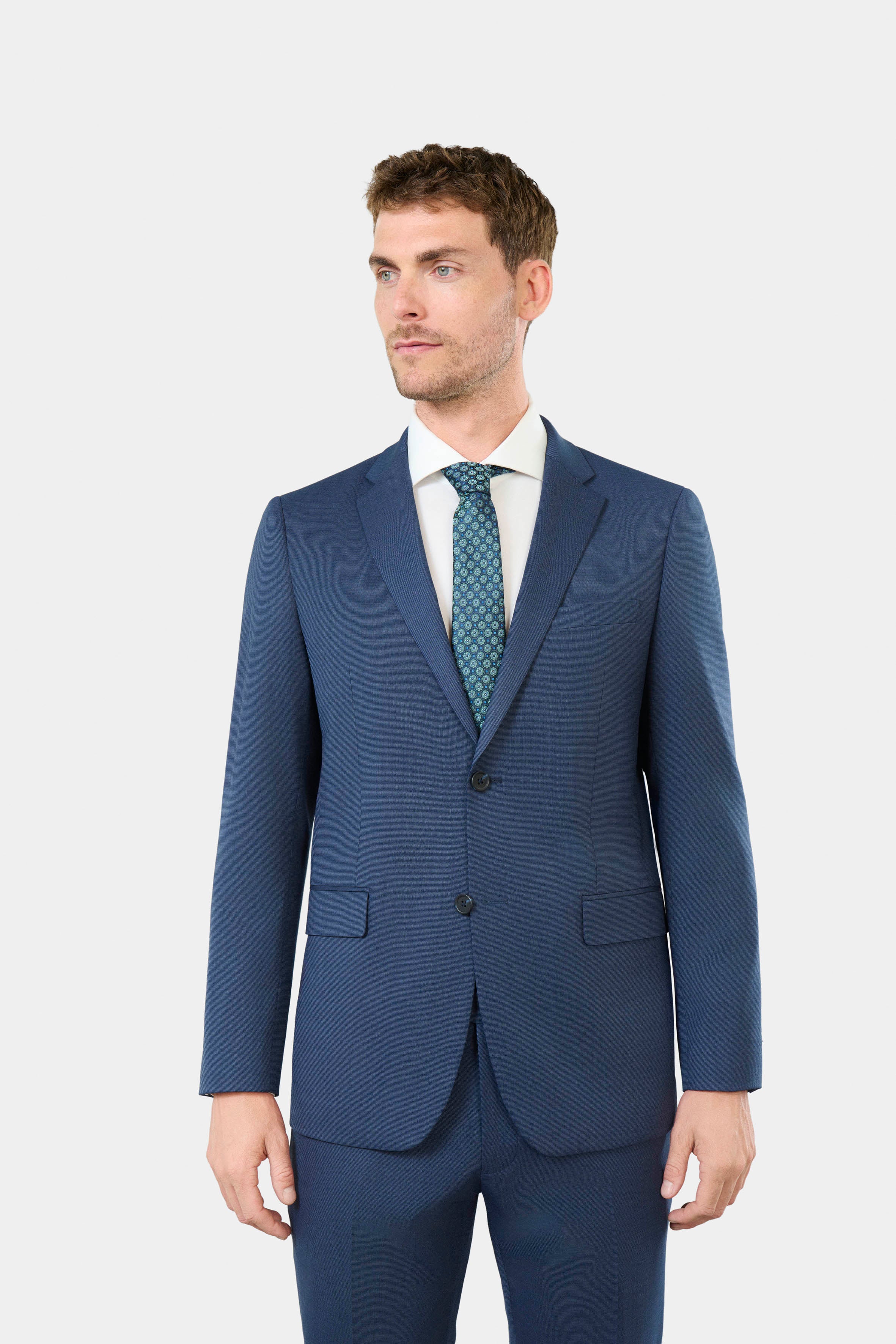 Chemise en matière stretch infroissable Slim fit ligne Activewear en coton premium, alliant douceur, légèreté et élégance naturelle pour toutes les occasions.