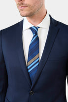 ligne toofashion 
 coupe ajustée pour un style moderne 
 le sergé de laine vierge finesse super 120’s à la finition ´ natural stretch ª assure un tombé et un confort exceptio...