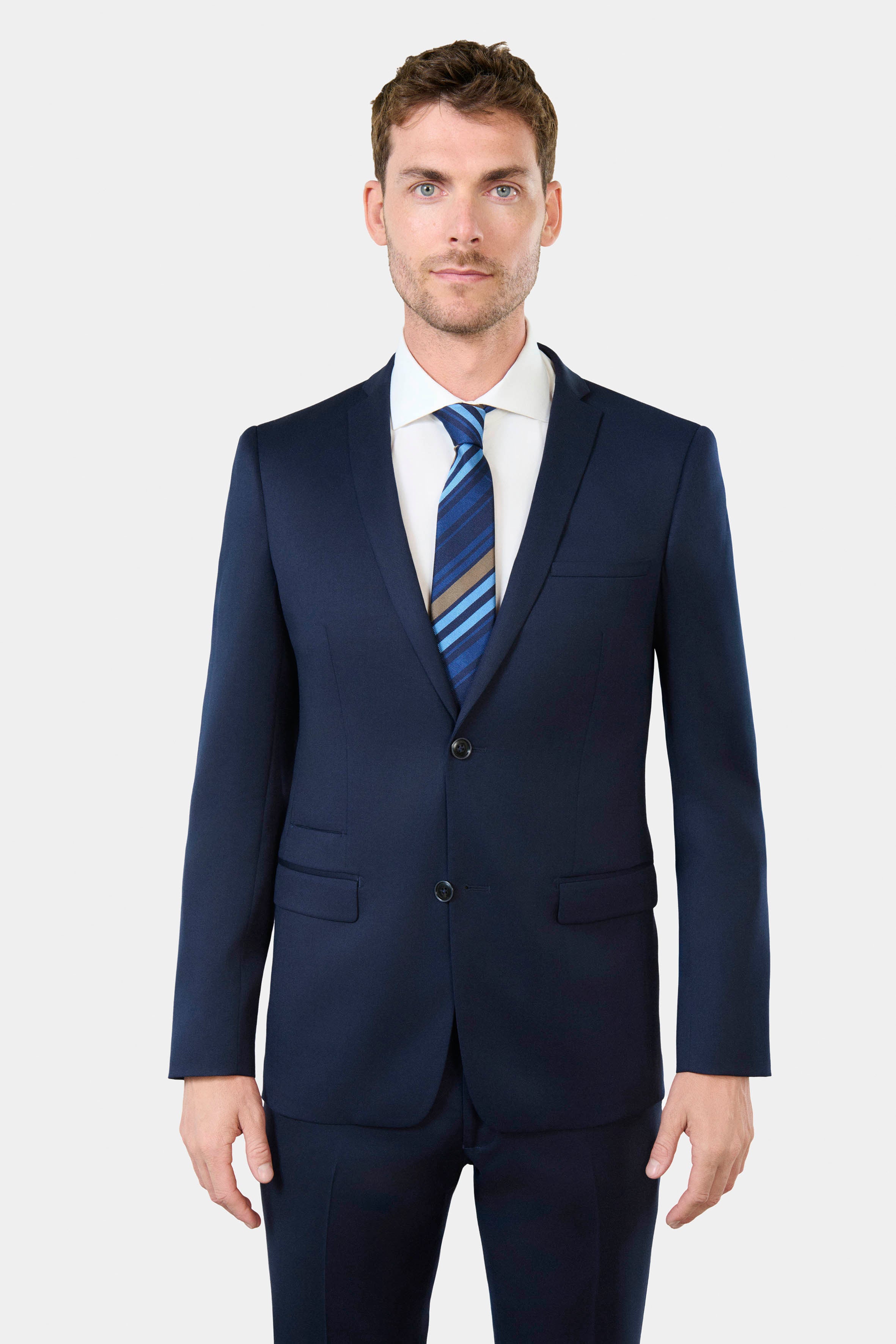 ligne toofashion 
 coupe ajustée pour un style moderne 
 le sergé de laine vierge finesse super 120’s à la finition ´ natural stretch ª assure un tombé et un confort exceptio...