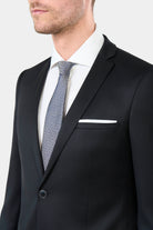 ligne toofashion 
 coupe ajustée pour un style moderne 
 le sergé de laine vierge finesse super 120’s à la finition ´ natural stretch ª assure un tombé et un confort exceptio...