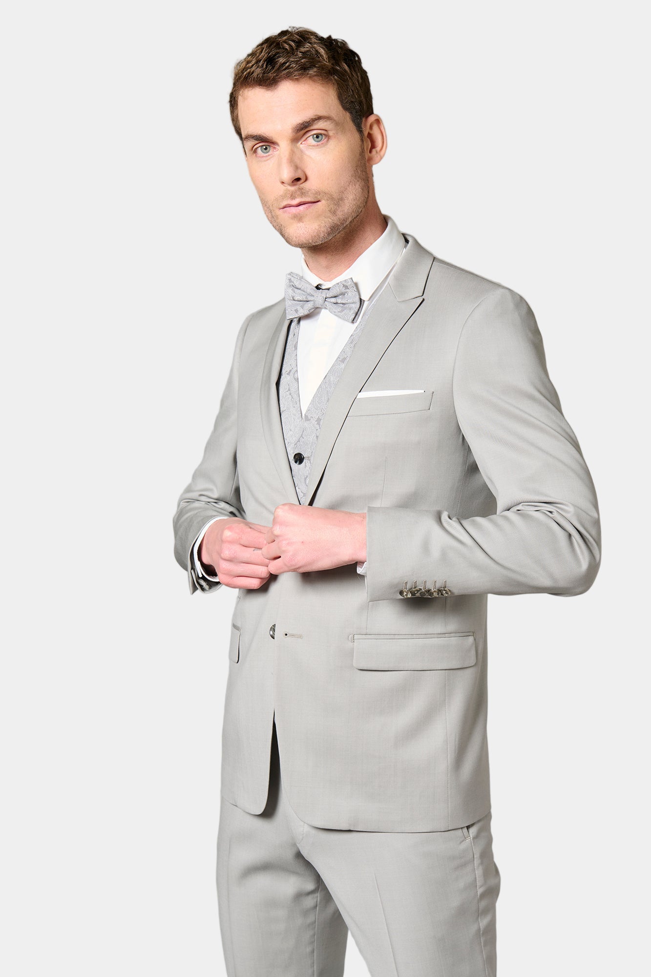 ligne toofashion 
 coupe ajustée pour un style moderne 
 le sergé de laine vierge finesse super 120’s à la finition ´ natural stretch ª assure un tombé et un confort exceptio...